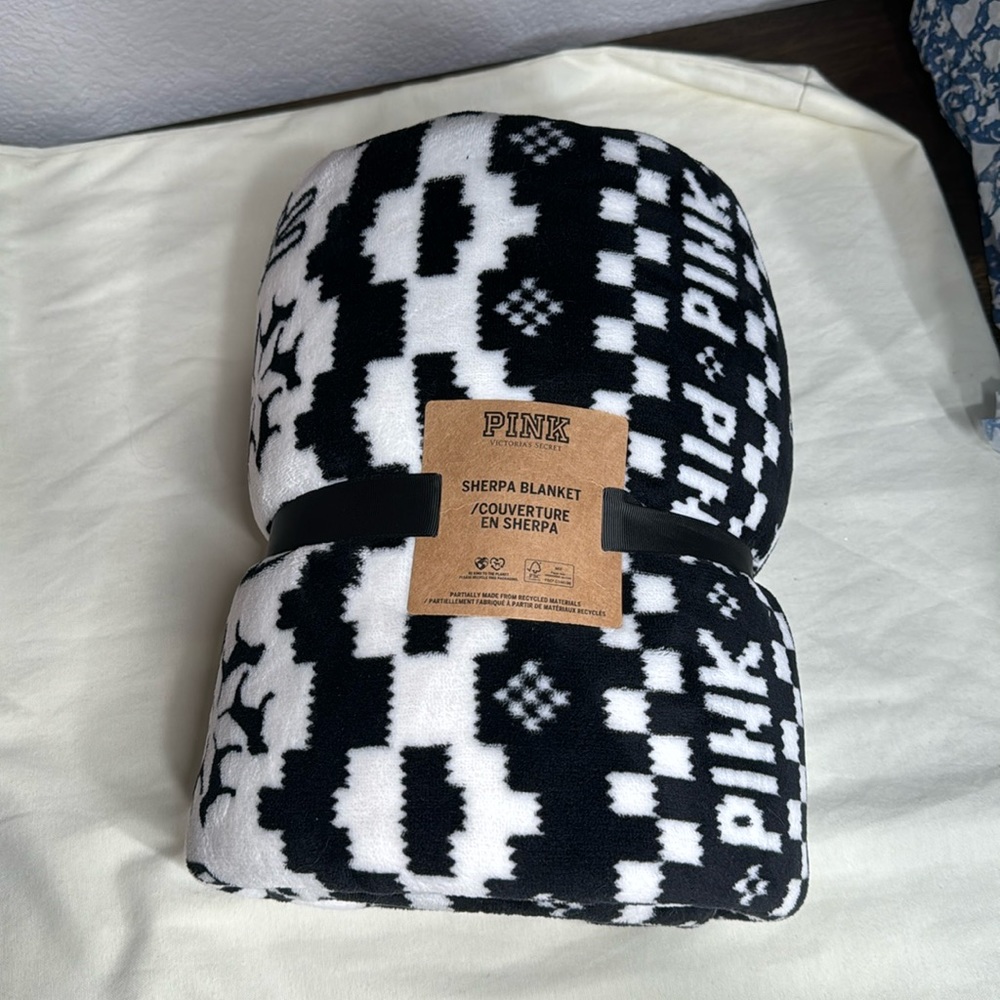 Victoria’s Secret PINK Sherpa Blanket Black White Peace Dogs 50in. x 60in. NWT!